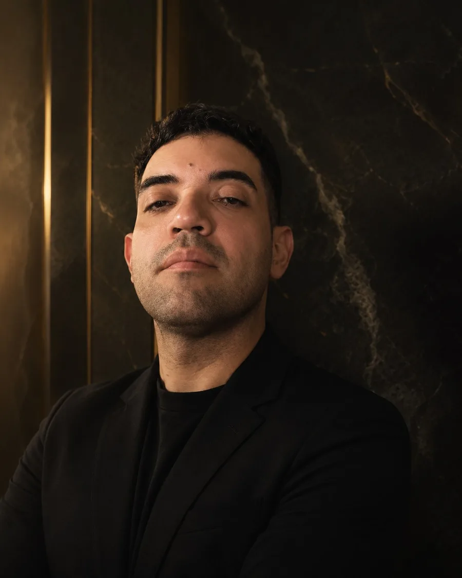 Retrato de Julio César Mendoza, fundador de IMPERIUM